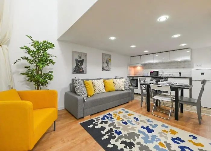 2 Bedroom Flat In Damjanich Str., Hirsch