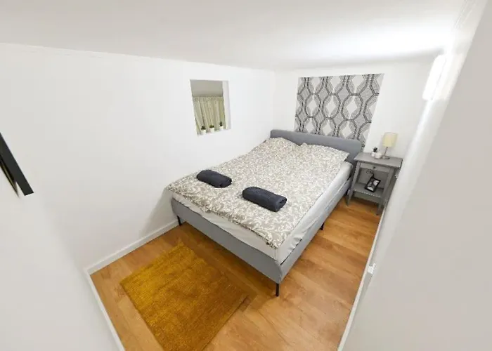 2 Bedroom Flat In Damjanich Str., Hirsch