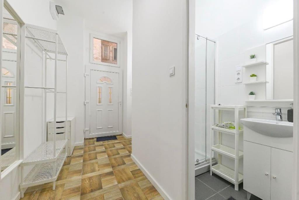 2 Bedroom Flat In Damjanich Str., Hirsch Апартаменти *
