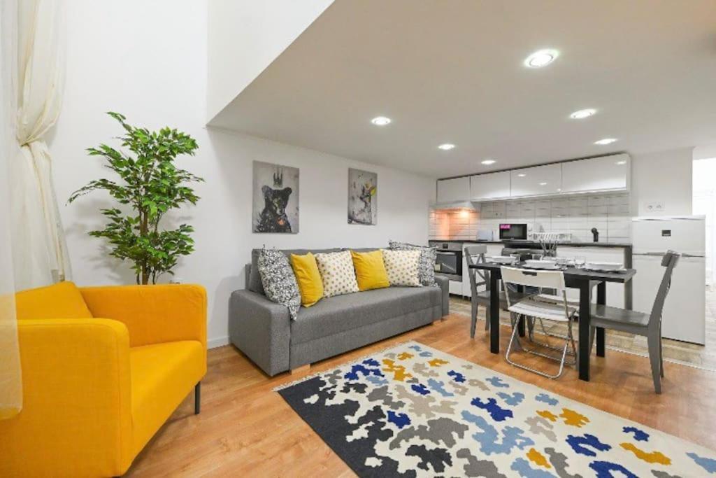 2 Bedroom Flat In Damjanich Str., Hirsch Апартаменти