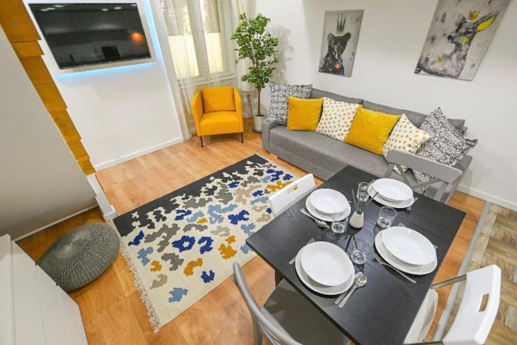 2 Bedroom Flat In Damjanich Str., Hirsch Апартаменти *