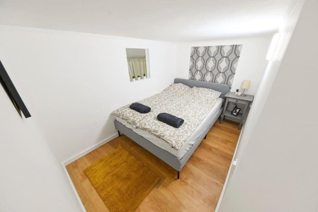 2 Bedroom Flat In Damjanich Str., Hirsch Апартаменти