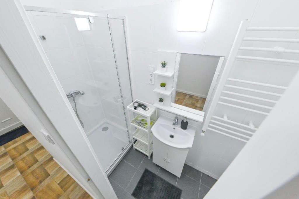 2 Bedroom Flat In Damjanich Str., Hirsch * Будапешт