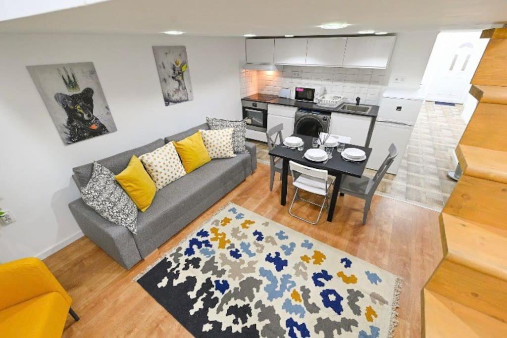 2 Bedroom Flat In Damjanich Str., Hirsch Апартаменти